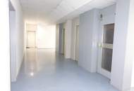 Tolle 2 Zimmer DG Wohnung - zwischen Quellenstraße und Gudrunstraße