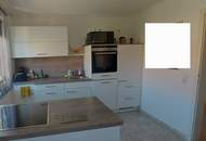 Attraktives Wohnumfeld und helle Atmosphäre im obersten Stockwerk: moderne 3-Zimmer-Wohnung überzeugt mit großzügigen Räumen, viel Tageslicht und hohem Wohnkomfort!