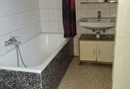 Sanierungsbedürftiges Einfamilienhaus mit diversen Nebenräumen!