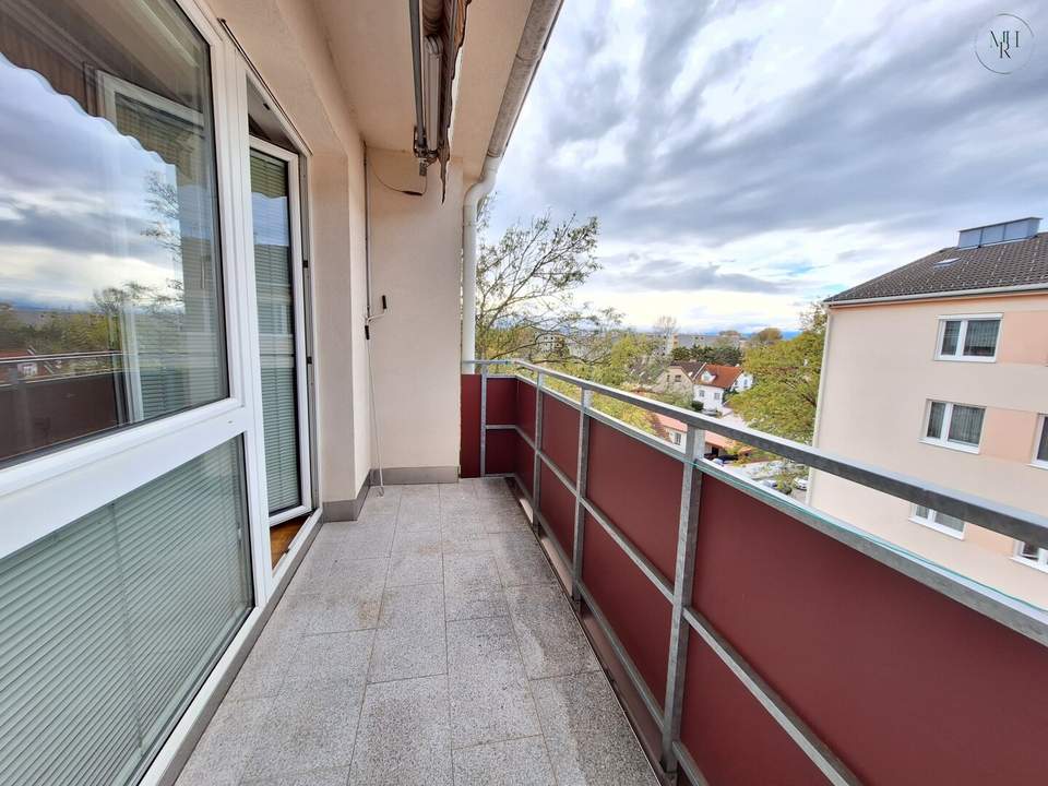 Perfekt aufgeteilte 3-Zimmer Wohnung mit Schneebergblick - Stellplatz inklusive!