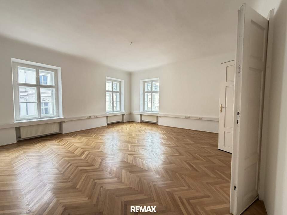 Stilvolles Altbaubüro - oder Praxisfläche mit Balkon in bester Innenstadtlage