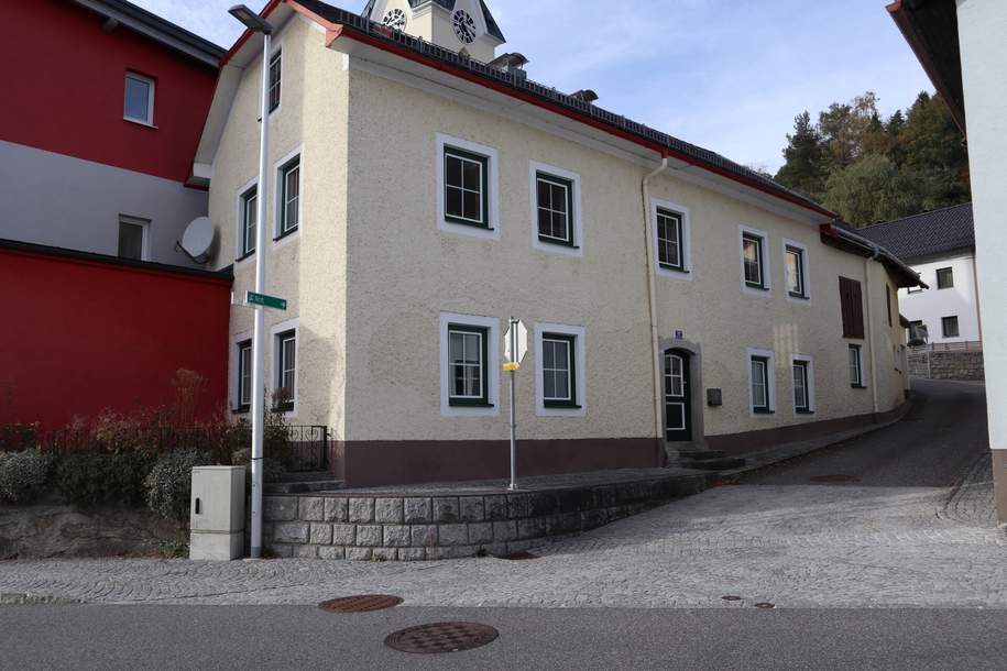 Teilsaniertes Wohnhaus mit großzügiger Wohnfläche im Zentrum, Haus-miete, 1.170,00,€, 4272 Freistadt