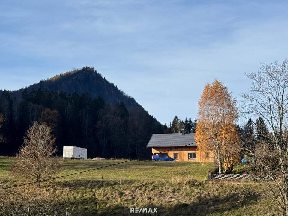 Schöner Ausblick in die Berge - Hanglage !