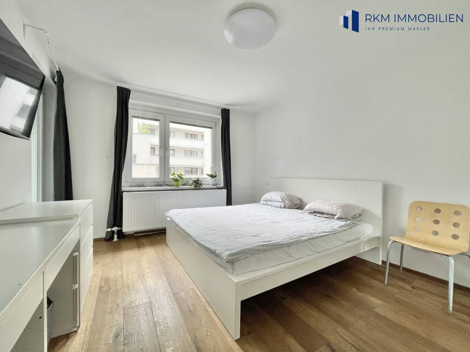 Vollrenovierte 4-Zimmer-Wohnung vor der U-Bahn Station U6 Dresdnerstraße