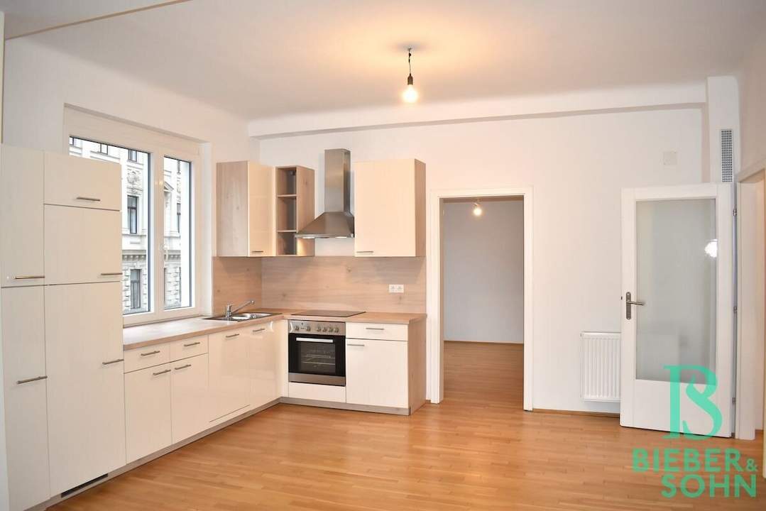 Sehr gepflegte, lichtdurchflutete 3-Zimmer Mietwohnung mit Blick auf die Baumkronen – Heizung, WW inklusive