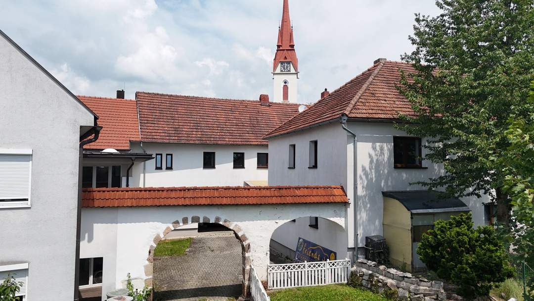 Haus mit 6 Wohnungen in Neumarkter Marktplatzlage