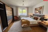 Charmantes, ruhiges Wohnen mit Balkon im grünen Herzen von Untergrünburg: helle Raumaufteilung, praktischer Abstellraum und privater Parkplatz vor der Haustüre!