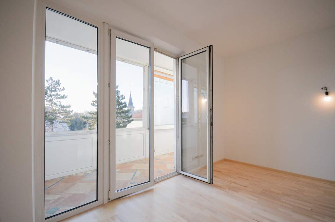 WUNDERSCHÖNE 4-ZIMMER-WOHNUNG MIT SONNIGER LOGGIA