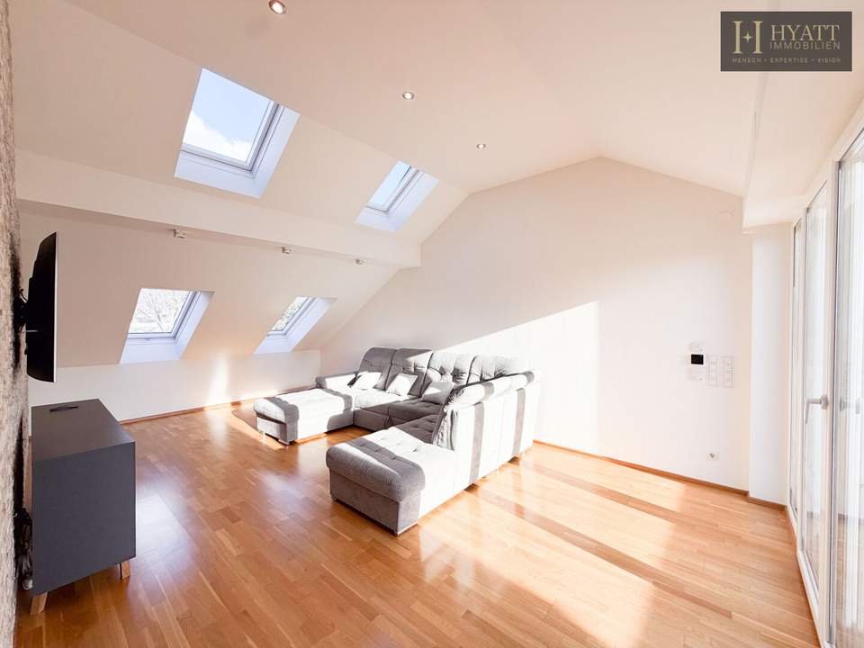 Elegante Dachgeschosswohnung mit Terrasse, Klimaanlage &amp; Smart-Home