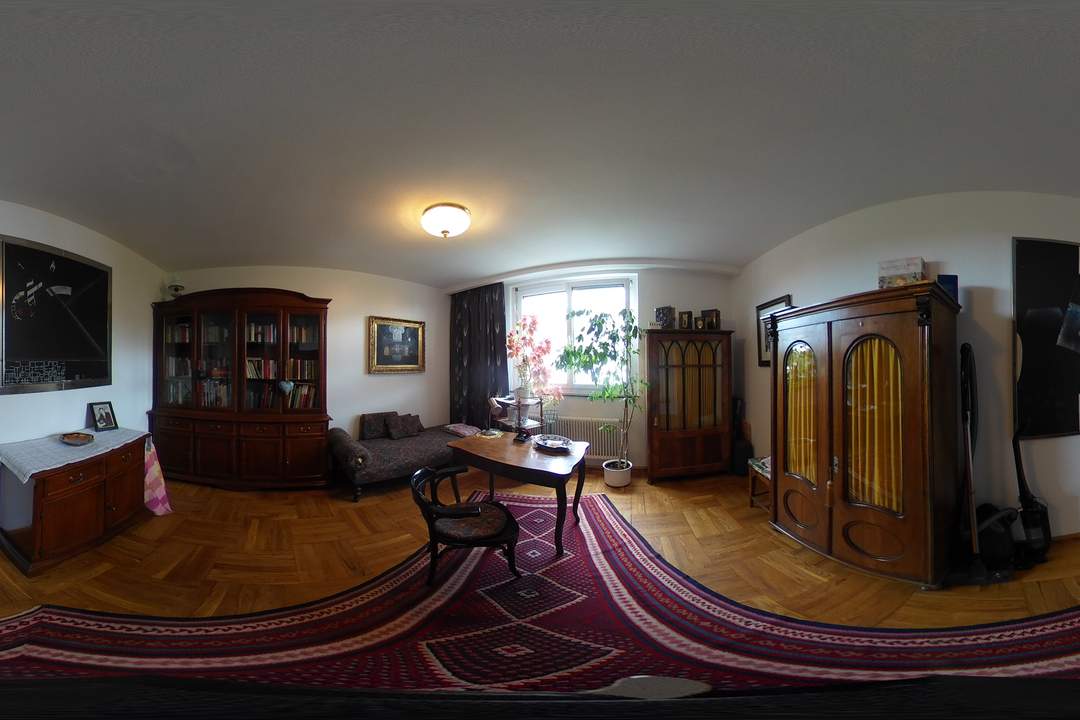 Großzügige 4-Zimmer-Wohnung mit Loggia in sehr guter Lage