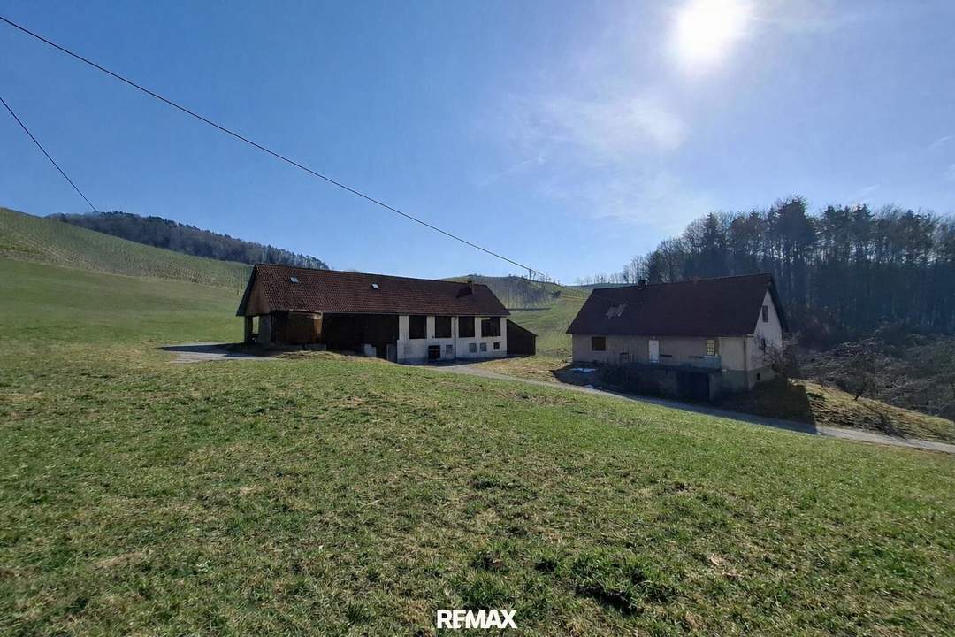 Grundstück mit Nebengebäude und Altbestand in Fötschach