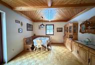 Zweifamilienhaus in ruhiger Alleinlage mit hervorragender Raumaufteilung und modernisiertem Erdgeschoss