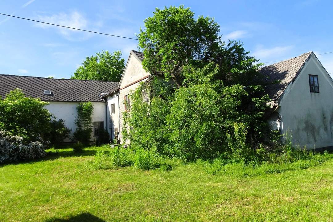 Abbruch-Wohnhaus auf 906 m² ebenem, sonnigem Baugrund