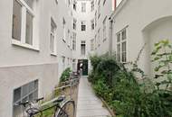 Neustiftgasse: Herrliche Dachterrassenwohnung + Stilaltbau + Überwiegende Süd-West-Ausrichtung + WG-Geeignet