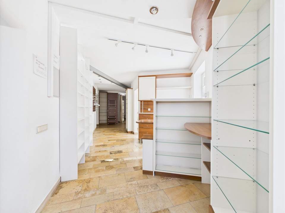 LINZ-URFAHR (Katzbach): Attraktive 120 m² Geschäfts- Praxis- Ordination- oder Bürofläche in der Freistädter Straße