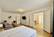 Typisch Wiener Altbauflair mit Flügeltüren und Holzkastenfenstern! Hofseitige 2-Zimmer-Wohnung im 4. Liftstock!