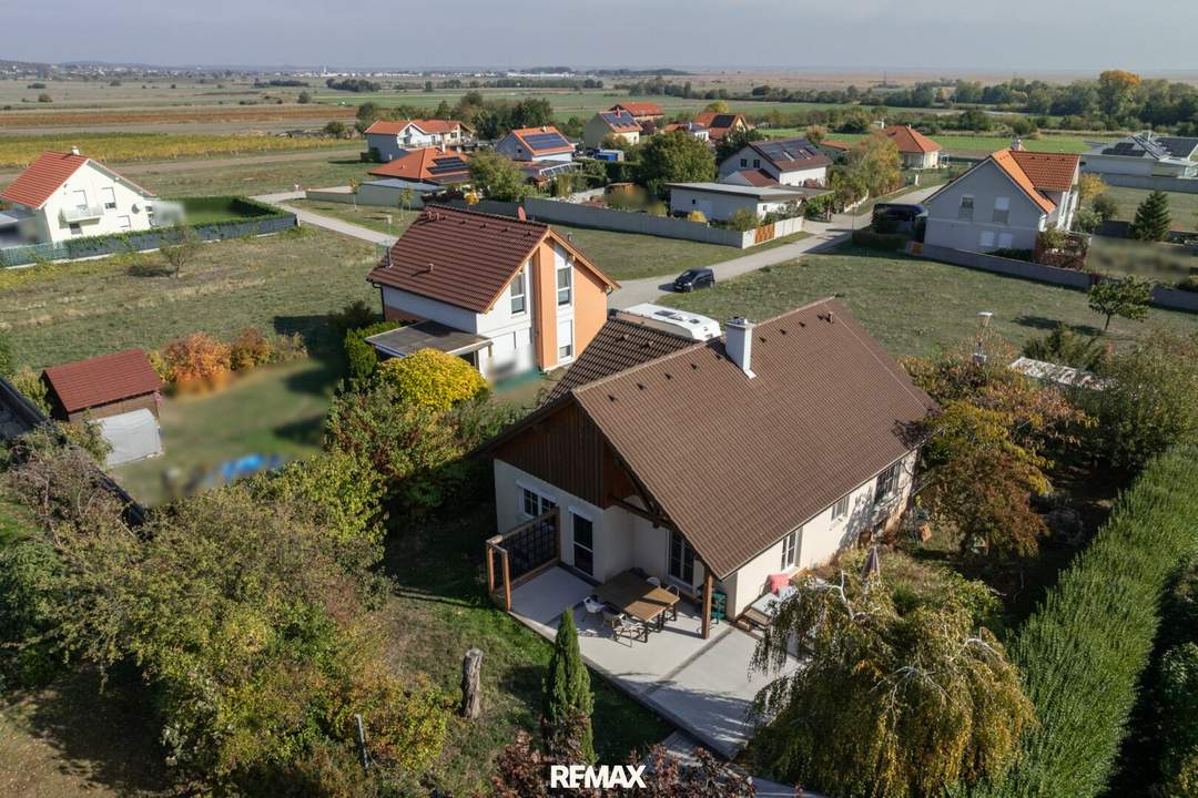 Gepflegter Bungalow mit 4 Zimmern, Kamin, 2 Stellplätzen und Keller!