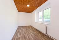 Einfamilienhaus mit großem Grundstück und Nebengebäuden