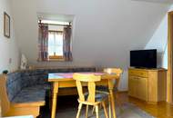 Umgebautes Kellerstöckl mit 3 Wohneinheiten, Terrasse, Balkon, Keller und Weingarten in Aussichtslage