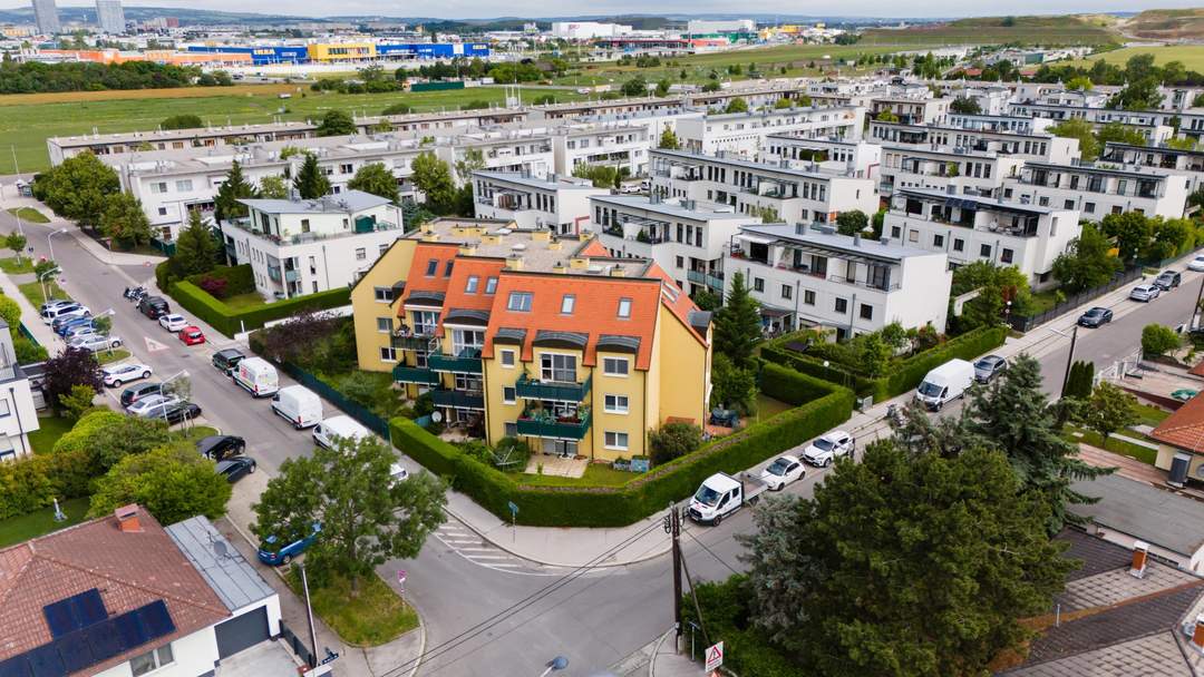 "DACHGESCHOSS- nähe BADETEICH HIRSCHSTETTEN- vollmöbliert- Gewerbepark Stadlau"