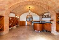 LANDHAUSVILLA mit HOF-ENSEMBLE, GÄSTEWOHNUNGEN UND ENTWICKLUNGSPOTENTIAL