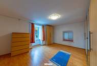 WOHNEN UND ARBEITEN UNTER EINEM DACH mit Gästehaus, Hallen und uneinsehbarem Innenhof in Obernalb!