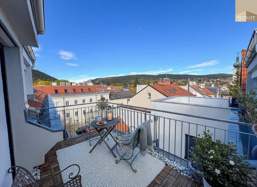 Großzügige Dachgeschosswohnung mit Stil &amp; Weitblick in Baden