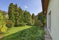 Großzügiges Familiendomizil mit uneinsichtigem Garten, Hallenbad, Sauna und Garage für 2 PKW