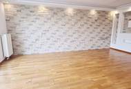 HOLBEINGASSE, UNBEFRISTET, 89 m2 Altbau mit 6 m2 Balkon, Wohnküche, 2 Zimmer, Wannenbad, Parketten, 4. Liftstock