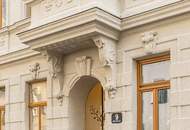 Historischer Flair in exklusiver Lage: 2-Zimmer-Altbau mit Potenzial