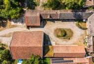 "Großzügiges Grundstück mit Pferdehof und sanierungsbedürftigem Haus – nur Minuten von Wien entfernt"