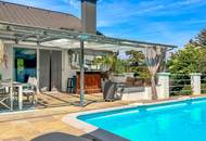 Hinterbrühl: Urlaubsfeeling in extravaganter Doppelhaushälfte