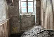 Gewerblich gewidmetes Apartment mit baubewilligter Planung | Komplett hofseitig | Bestlage in Gehweite zum 1. Bezirk | Repräsentatives Jahrhundertwendehaus