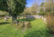 ENTZÜCKENDES KLEINFAMILIENHAUS MIT WEINKELLER / SCHÖNER GARTEN MIT TERRASSE, GRILLHÜTTE UND SCHUPFEN / VIEL POTENZIAL / RUHIGE SIEDLUNGSLAGE