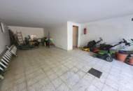 GEPFLEGTES EIN- ODER ZWEIFAMILIENHAUS MIT POOL UND FERNBLICK