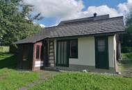 Sanierungsbedürftiges Zweifamilienhaus mit Nebengebäuden in Traumlage