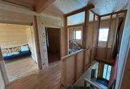 Autark leben im Lehm-Holz-Haus – mit 60 kWp PV & Naturpool