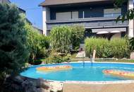GROßZÜGIGES EINFAMILIENHAUS IN PASCHING: VIEL PLATZ, POOL &amp; KRISENSICHERE ENERGIETECHNIK IM ZENTRALRAUM