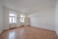 ++KLNB121++ Renovation Opportunity: 2-Room Apartment in Prime Location with Airbnb Potential