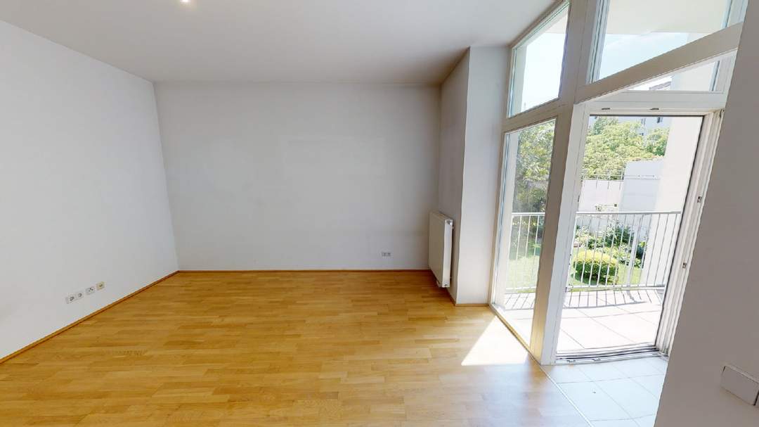 Schöne 2-Zimmer-Wohnung mit viel Platz und südseitiger Loggia mit Gartenblick!
