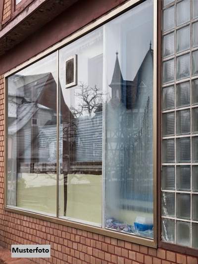 Großzügige Gewerbeeinheit in zentraler Lage