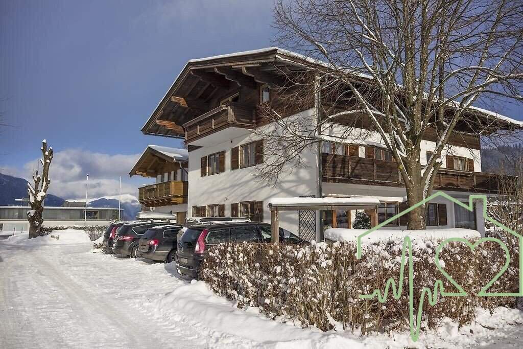 Apartmenthaus mit vielfältigen Möglichkeiten in Oberndorf/Tirol - Perfekt für Investoren!