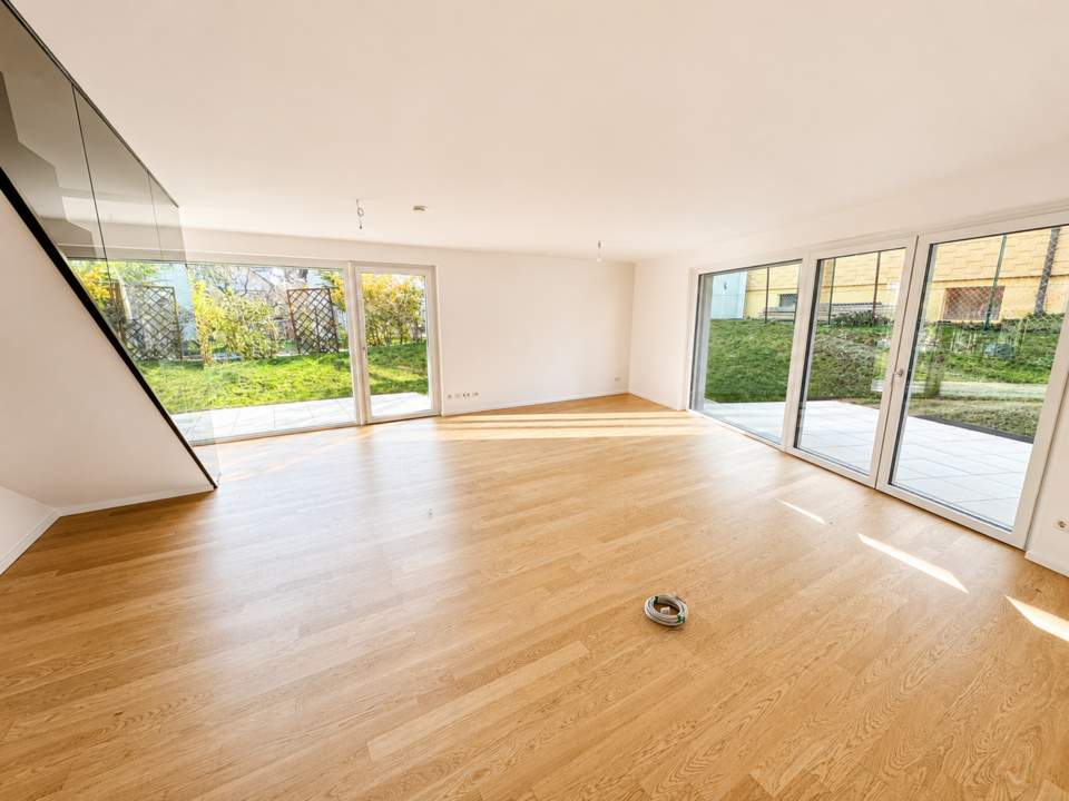 Urban Retreat mit Eigengarten - moderne Villa in Brunn am Gebirge