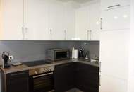 Toplage: Sehr schöne 2-Zimmer-Wohnung mit Balkon und Tiefgaragenplatz