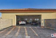 Stilvolle Villa mit gepflegtem Garten und großzügiger Garage