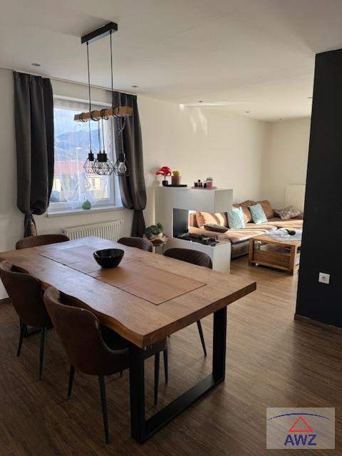 Zweifamilienhaus mit großem Garten!