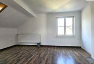 Geräumiges Mehrfamilienhaus mit 6 möglichen Wohnungen, 3.189 m² Grundstück – ideal für Handwerker, Investoren oder Visionäre