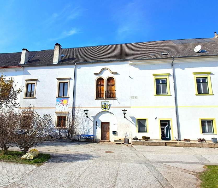 einzigartiger Wohntrakt in weinviertler Schloss