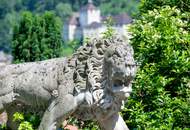 Große Villa thronend über Feldkirch mit Baulandreserve