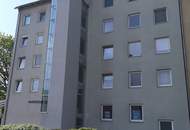 Sanierte Familienwohnung vereint höchsten Wohnkomfort mit einer entspannten Grünlage und herrlichem Ausblick! Freuen Sie sich auf ein durchdachtes, flexibles Raumkonzept – perfekt für modernes Wohnen. Jetzt dank KI-Visualisierung realitätsnah erleben!